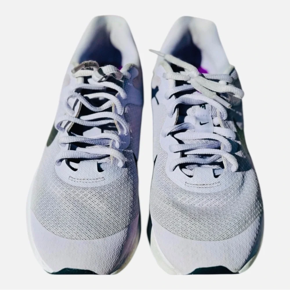 Nike Kids’ Revolution 6 Sneakers – Size 5Y (Women’s 6.5).  Excellent Condition